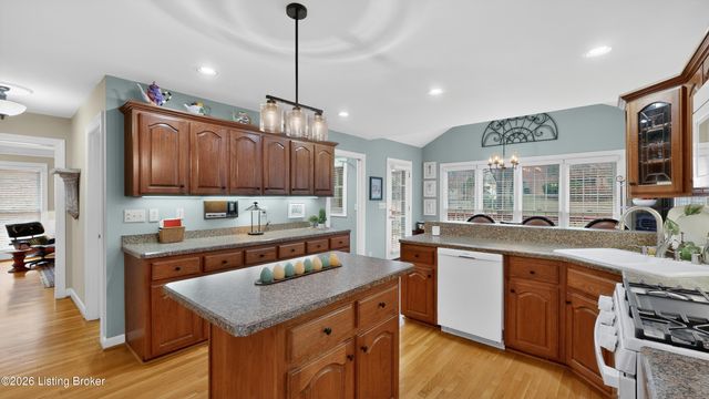 10743 Hobbs Station Rd, Louisville, KY 40223