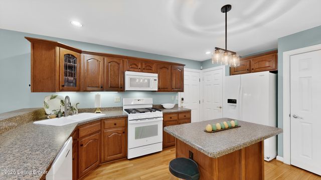 10743 Hobbs Station Rd, Louisville, KY 40223