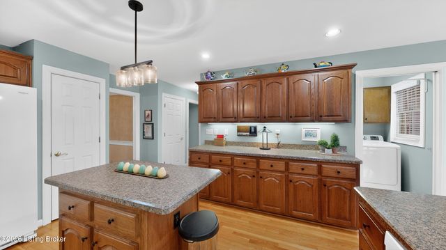 10743 Hobbs Station Rd, Louisville, KY 40223