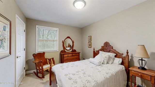 10743 Hobbs Station Rd, Louisville, KY 40223