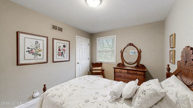 10743 Hobbs Station Rd, Louisville, KY 40223