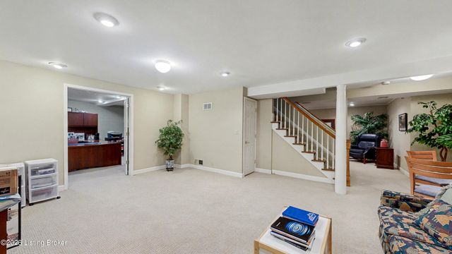 10743 Hobbs Station Rd, Louisville, KY 40223