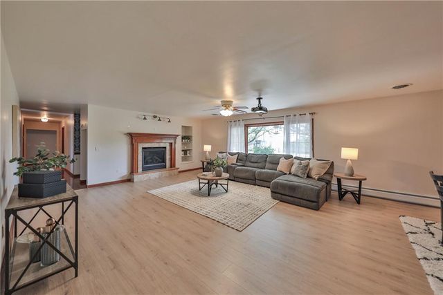 295 Crown View Avenue, Stockertown Boro, PA 18083
