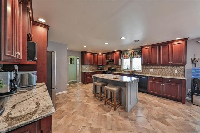 295 Crown View Avenue, Stockertown Boro, PA 18083