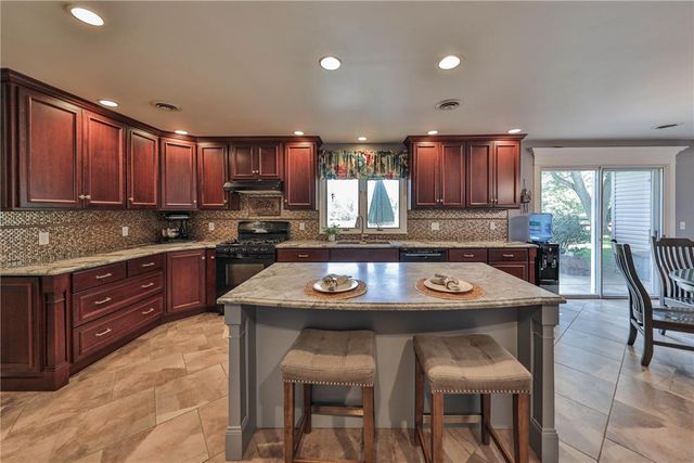 295 Crown View Avenue, Stockertown Boro, PA 18083