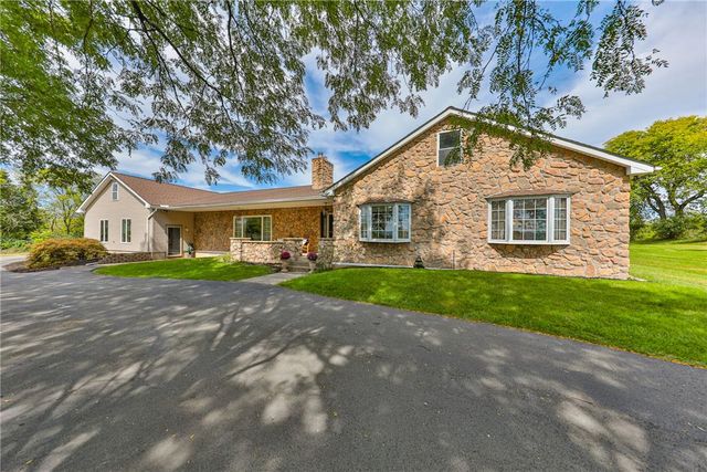 295 Crown View Avenue, Stockertown Boro, PA 18083