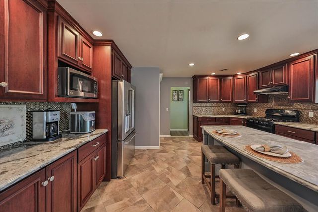295 Crown View Avenue, Stockertown Boro, PA 18083