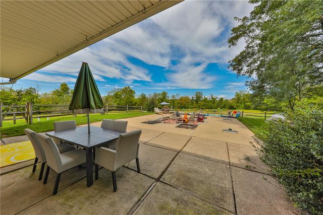295 Crown View Avenue, Stockertown Boro, PA 18083