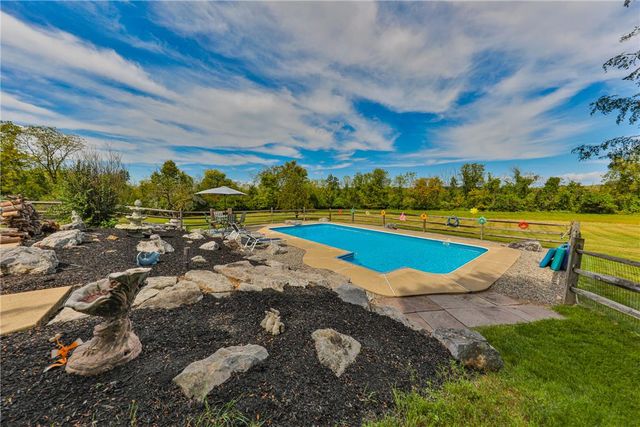 295 Crown View Avenue, Stockertown Boro, PA 18083