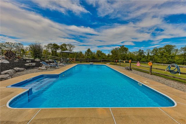 295 Crown View Avenue, Stockertown Boro, PA 18083