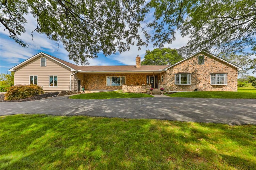 295 Crown View Avenue, Stockertown Boro, PA 18083
