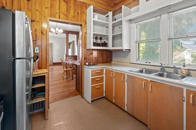 520 E Main Street Se, Caledonia Vlg, MI 49316