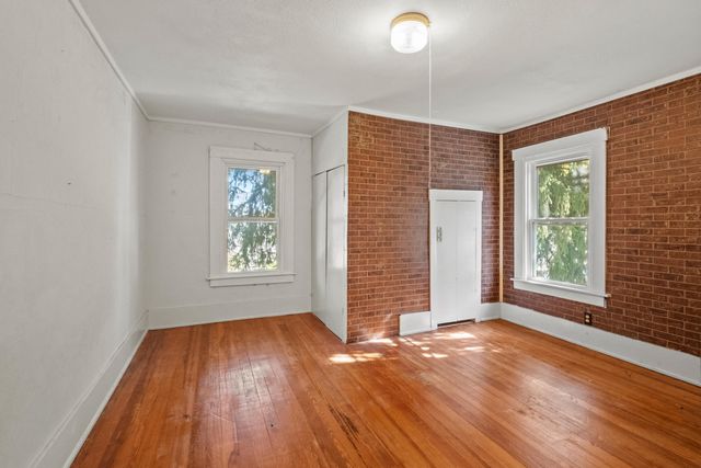 520 E Main Street Se, Caledonia Vlg, MI 49316