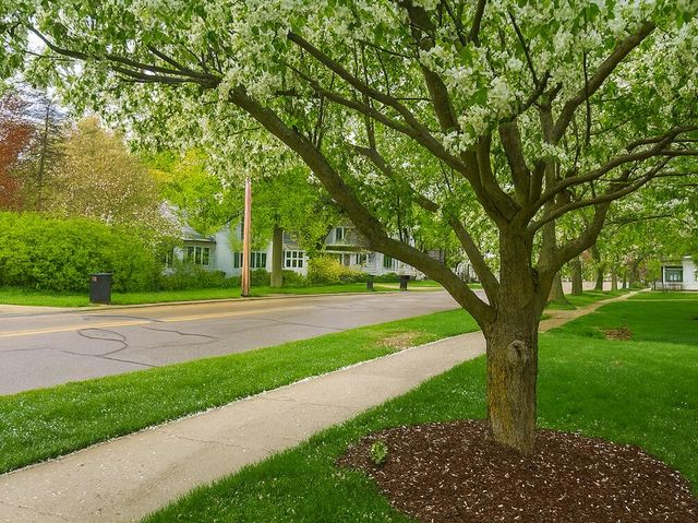 520 E Main Street Se, Caledonia Vlg, MI 49316