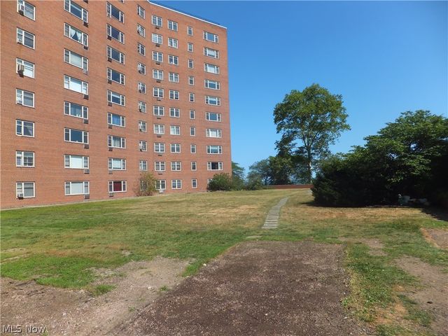 11820 Edgewater Drive 619, Lakewood, OH 44107