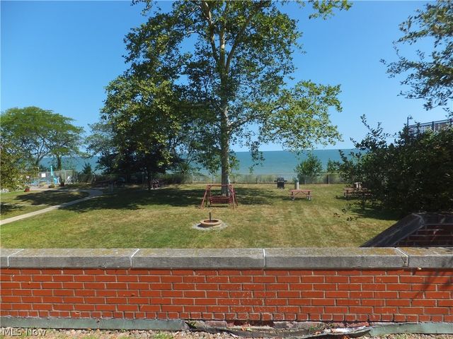 11820 Edgewater Drive 619, Lakewood, OH 44107