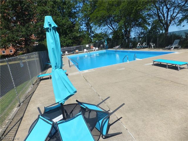 11820 Edgewater Drive 619, Lakewood, OH 44107