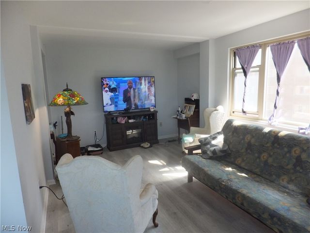 11820 Edgewater Drive 619, Lakewood, OH 44107