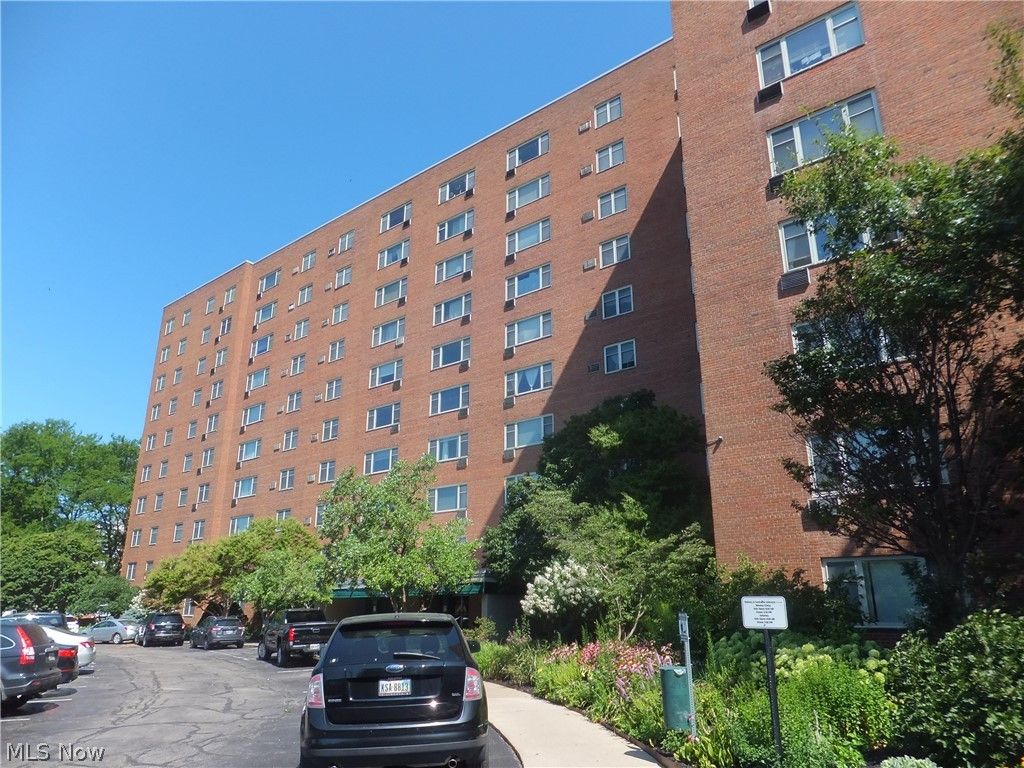 11820 Edgewater Drive 619, Lakewood, OH 44107