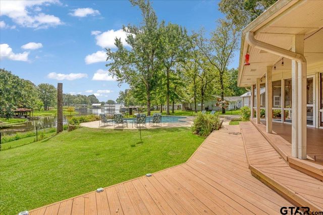 6130 Peninsula Cir, Athens, TX 75752