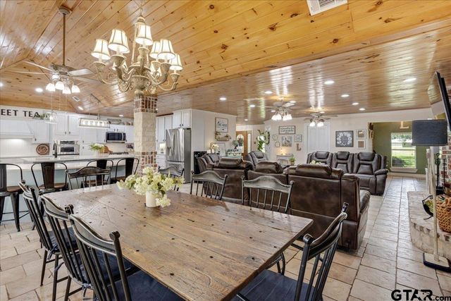 6130 Peninsula Cir, Athens, TX 75752