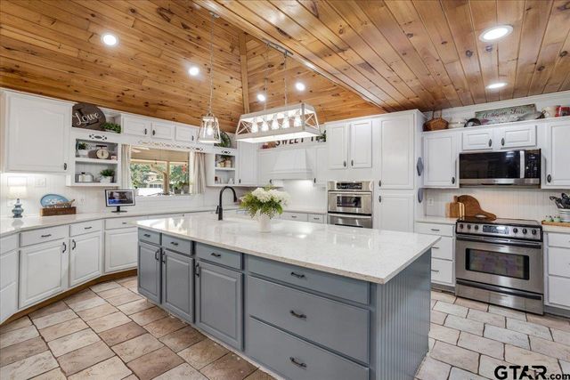 6130 Peninsula Cir, Athens, TX 75752