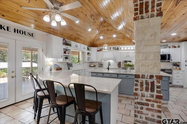 6130 Peninsula Cir, Athens, TX 75752