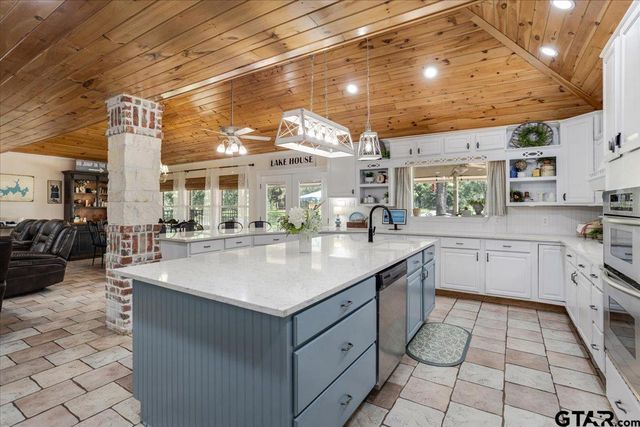 6130 Peninsula Cir, Athens, TX 75752