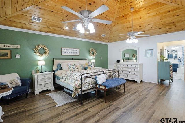 6130 Peninsula Cir, Athens, TX 75752