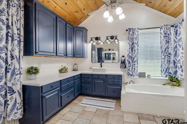 6130 Peninsula Cir, Athens, TX 75752