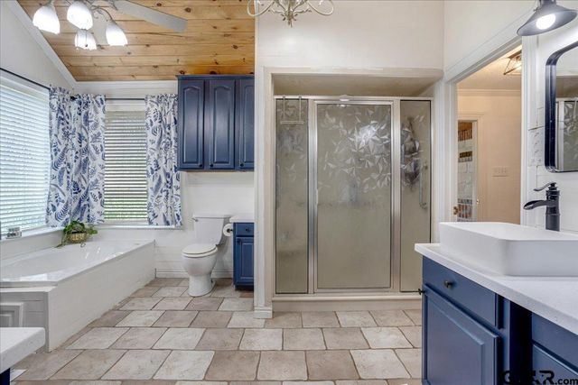 6130 Peninsula Cir, Athens, TX 75752