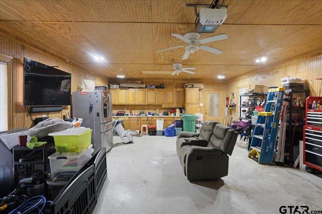 6130 Peninsula Cir, Athens, TX 75752