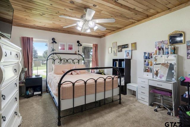 6130 Peninsula Cir, Athens, TX 75752