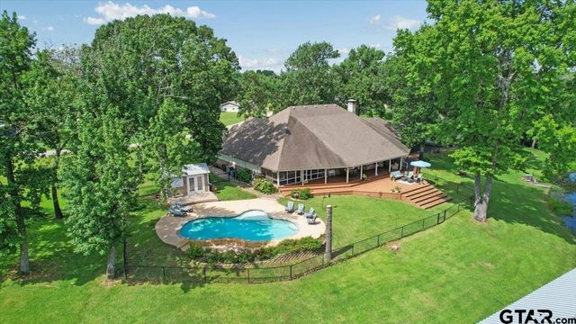 6130 Peninsula Cir, Athens, TX 75752