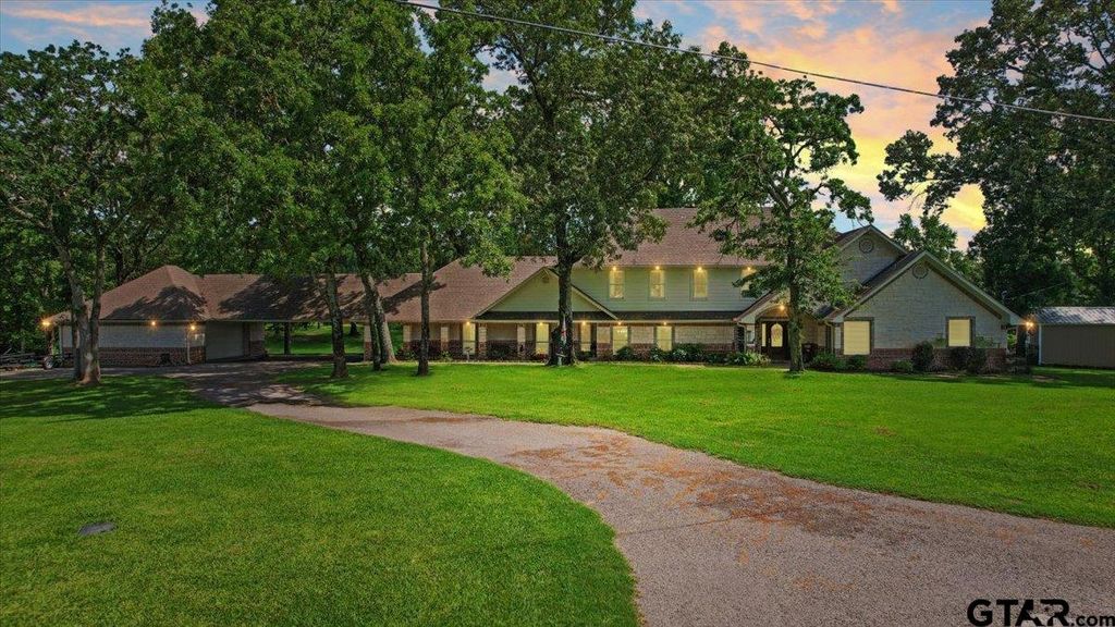 6130 Peninsula Cir, Athens, TX 75752