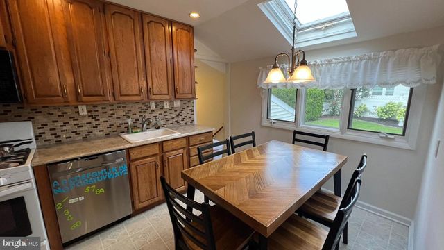 17 SLEEPY HOLLOW RD, Stratford, NJ 08084