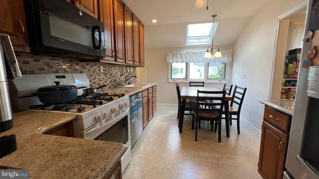 17 SLEEPY HOLLOW RD, Stratford, NJ 08084