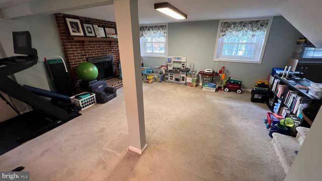 17 SLEEPY HOLLOW RD, Stratford, NJ 08084