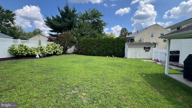 17 SLEEPY HOLLOW RD, Stratford, NJ 08084