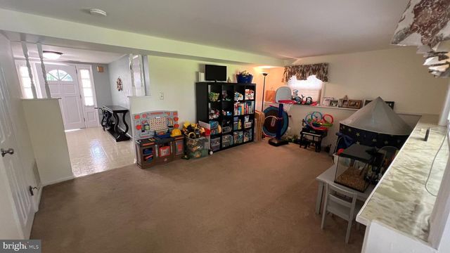 17 SLEEPY HOLLOW RD, Stratford, NJ 08084