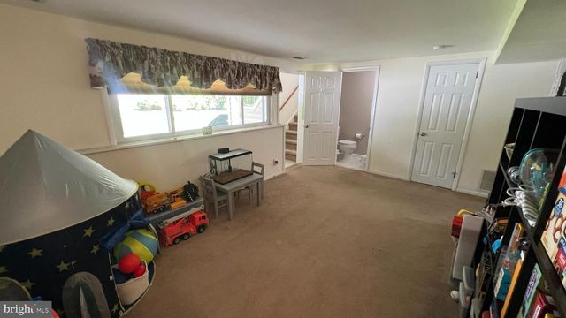 17 SLEEPY HOLLOW RD, Stratford, NJ 08084
