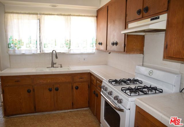 715 N Ogden Drive, Los Angeles, CA 90046