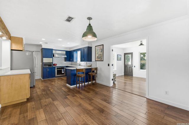 182 Oklahoma, New Braunfels, TX 78130