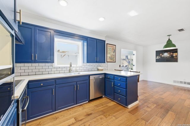 182 Oklahoma, New Braunfels, TX 78130