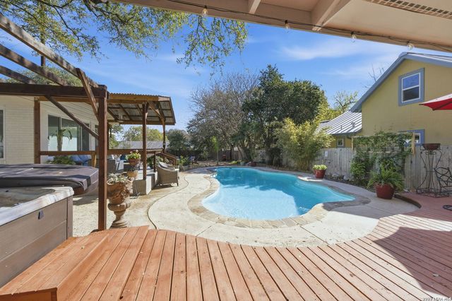 182 Oklahoma, New Braunfels, TX 78130