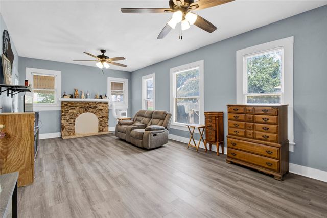106 N College Street, Marshall, TX 75670