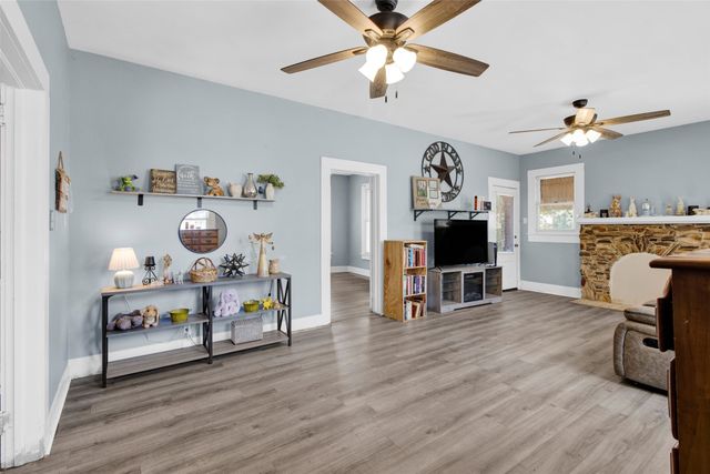 106 N College Street, Marshall, TX 75670