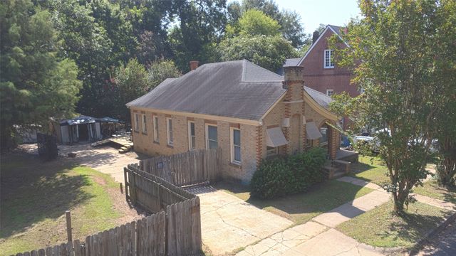 106 N College Street, Marshall, TX 75670