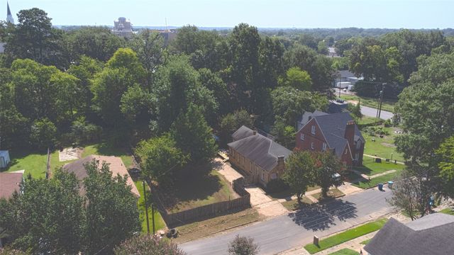 106 N College Street, Marshall, TX 75670