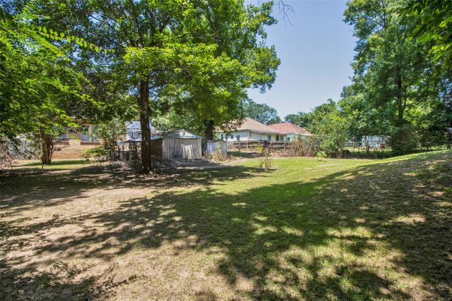 106 N College Street, Marshall, TX 75670